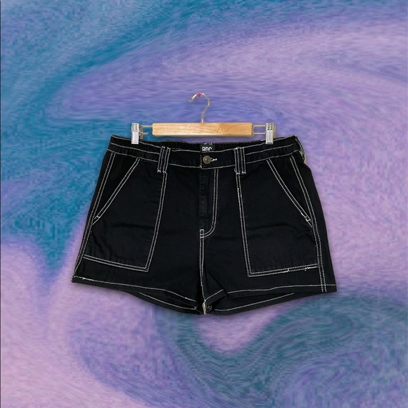 ♥︎ BDG High-Waisted Contrast Stitch Skate Shorts ♥︎ - Picture 1 of 5